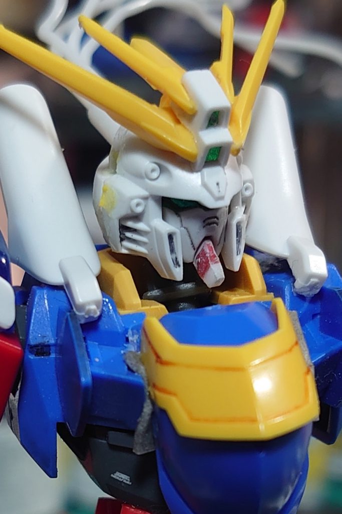 顔は特に変えてないように見えますが実はマスクをダブルオーダイバーに変えて顎をちょっと延長してます(写真の時よりは少し削ってますなかなかイケメンになったかと思います