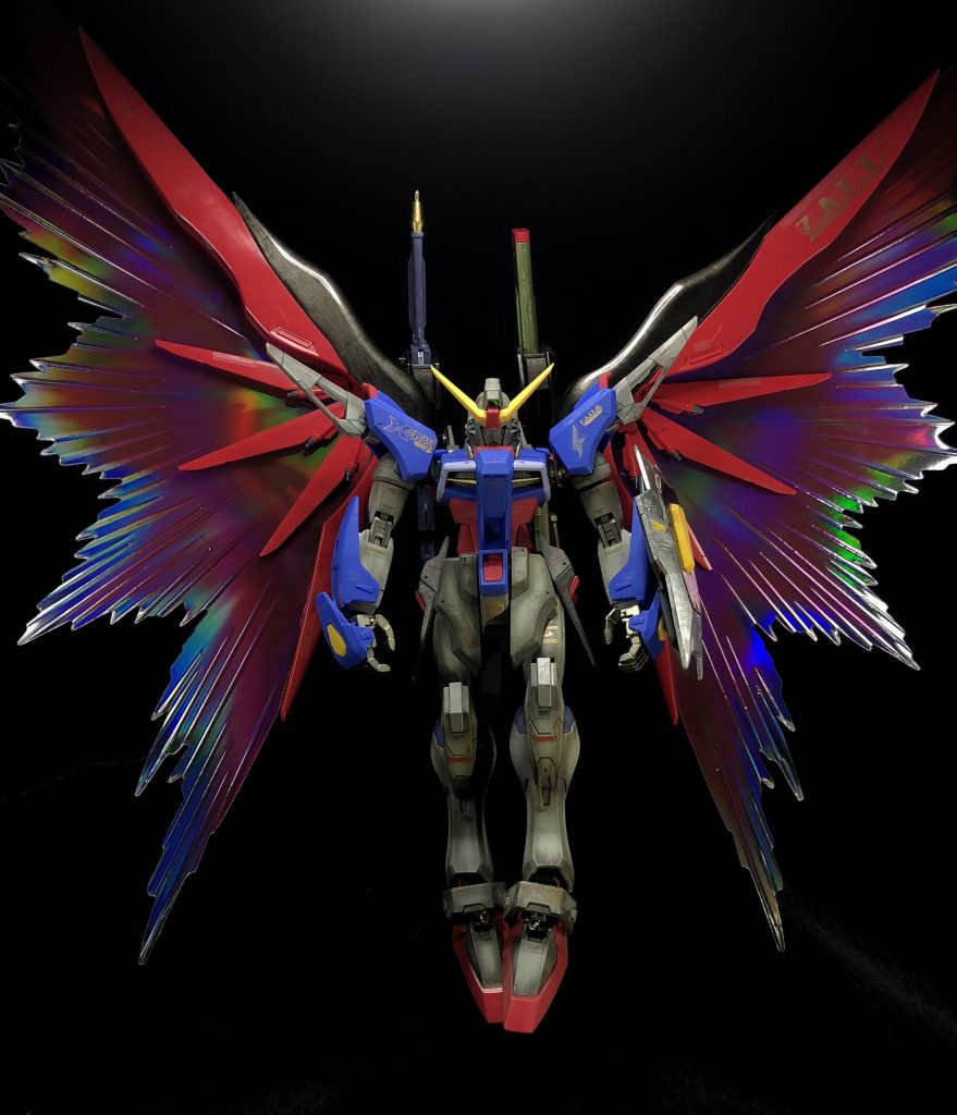 デスティニーガンダムをあえて汚してみて
羽根の美しさを際立たせてみました