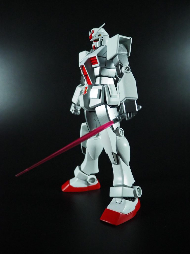 側面細部の塗装はシタデルカラー水道水で希釈できる部分塗装向けの塗料それなりに他の塗料より高いけど部分塗装向けなので消費量が少なく2年近く使っても半分も無くなってない上に、臭いがなく速乾ではみ出しても爪楊枝や水につけた綿棒で擦れば簡単に処理できるのでオススメ