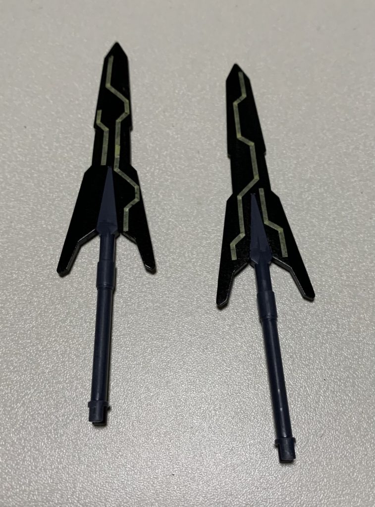 武器もマスキングまでしたんで載せておきます。完成予定では結構いい感じになると思ってたんですが自分の力不足でリスタートになりました。でもジンクスは大好きな機体なのでベースと塗装パターンはこのままでもう一度完成まで頑張ってやります!
半端な制作物でしたがご覧頂きありがとうございました(°▽°)