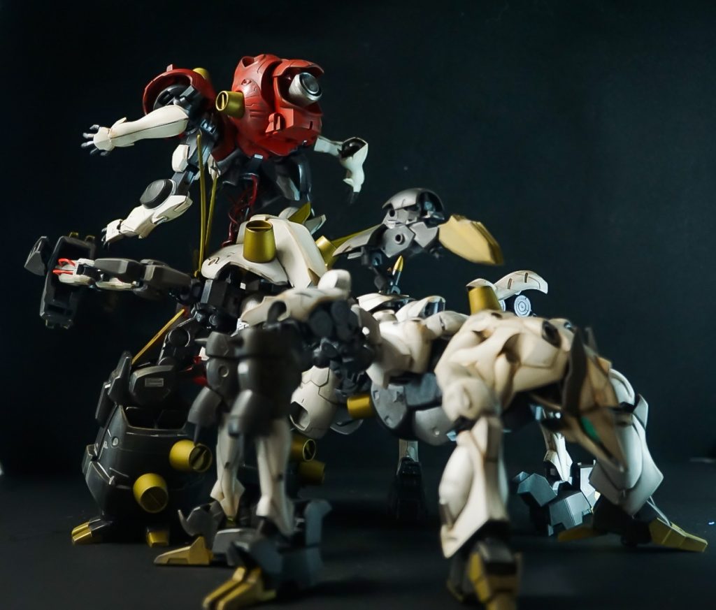バックショット背中の大型バーニアが気に入ってますデビルガンダム第一形態と第三形態のミックスした感じをイメージしてます