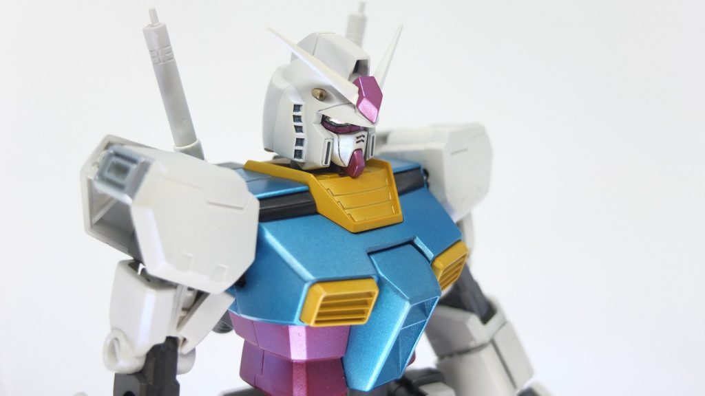 ver.KAはひょっとしてオリジンよりカッコいいのでは…と思いながら切り貼りしてました。カメラアイはシルバーをメッキ風塗装にしてからハセガワの偏光フィニッシュシートを被せています。