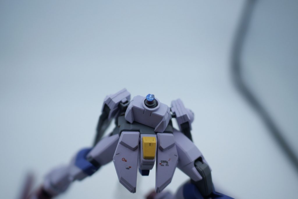 ビームライフル連結させたやつで何かしらポーズ取らせようとしたら背骨（？）が折れてまた泣いてしもうた。塗装後からの総寿命…3日！接着剤でくっつけてあんまりポージングさせなきゃなんとかなるのだろうか。次はデスティニーやりたいですね。