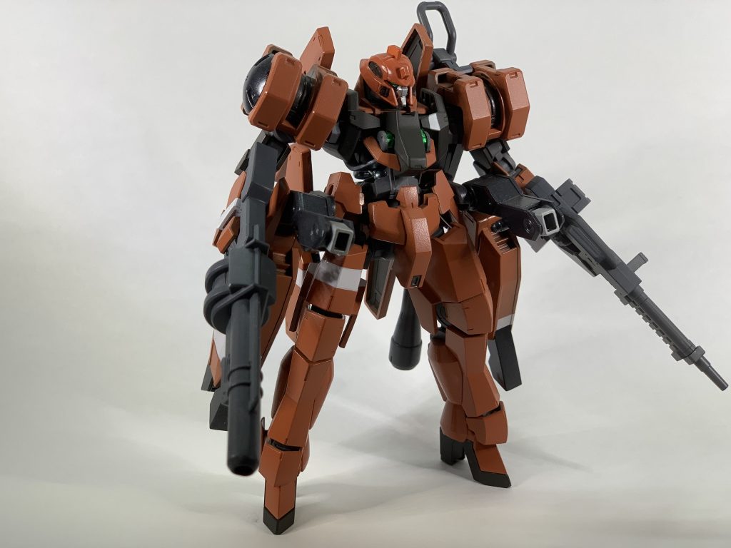 全体像。ほぼ色変えだけで頭部以外はまんまグレイズです。グレイズとスレイプニールは元のシルエットが割と似ているので色を変えただけでも結構雰囲気が出るような気がします。