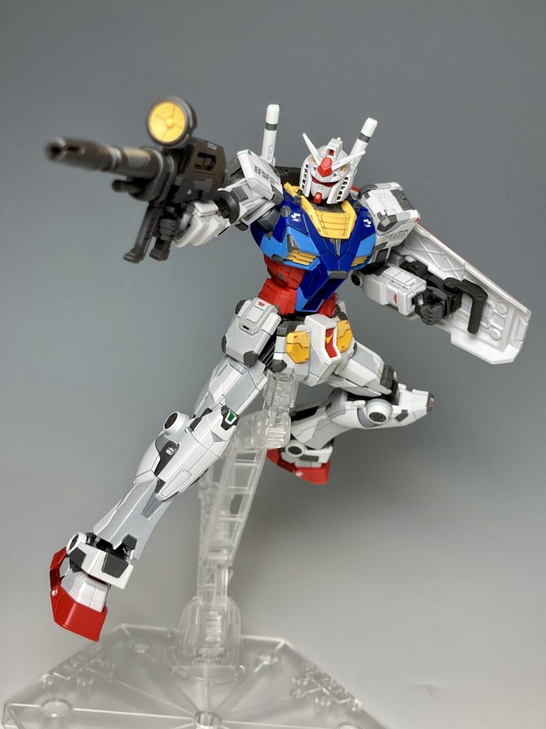 ライフルを構えて!当然ですが、本物の横浜ガンダムはライフルもシールドも持ってません(笑)