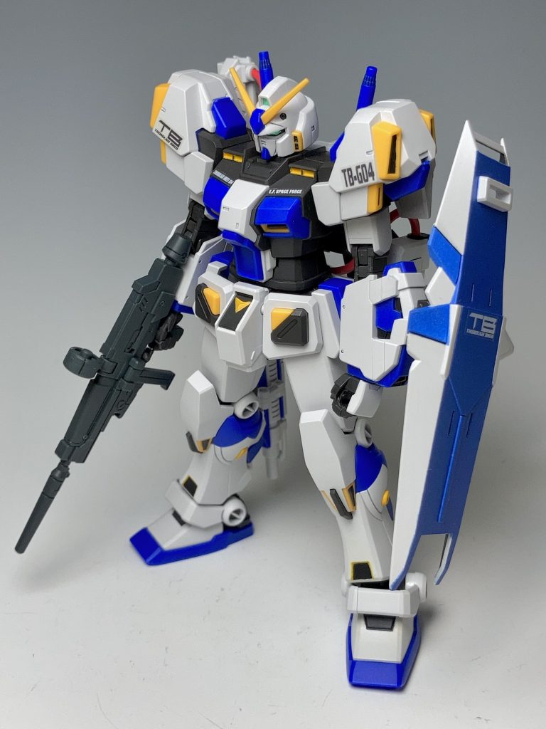 強化型の[Bst]形態です。肩に増加装甲と、バックパックにプロペラントタンクを追加した形態です。ifルートでの形態ですね。