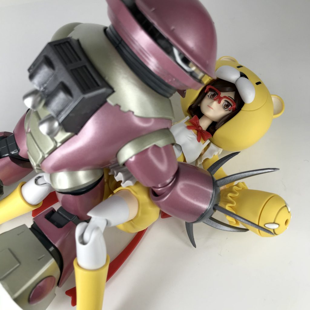 興奮して乗りかかるアッガイ… チナ、ピンチ!