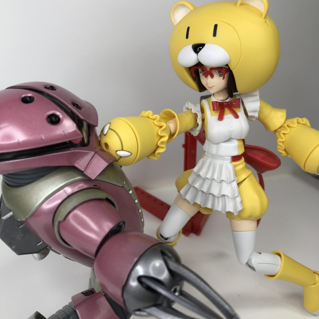 ここからはアホな妄想ストーリーです。冗談のパンチがアッガイにクリーンヒットしてしまい…