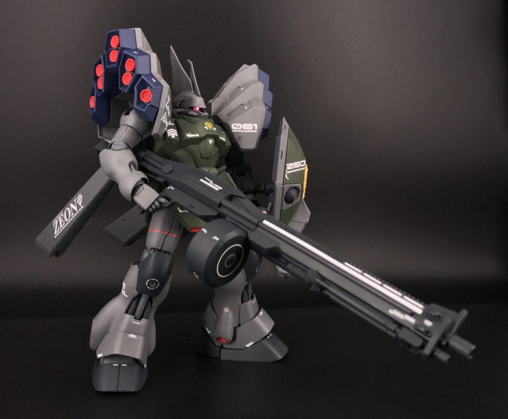 ドラムマガジンはコアガンダムに付いてくる台座を二つ使用して貼り合わせた物です。