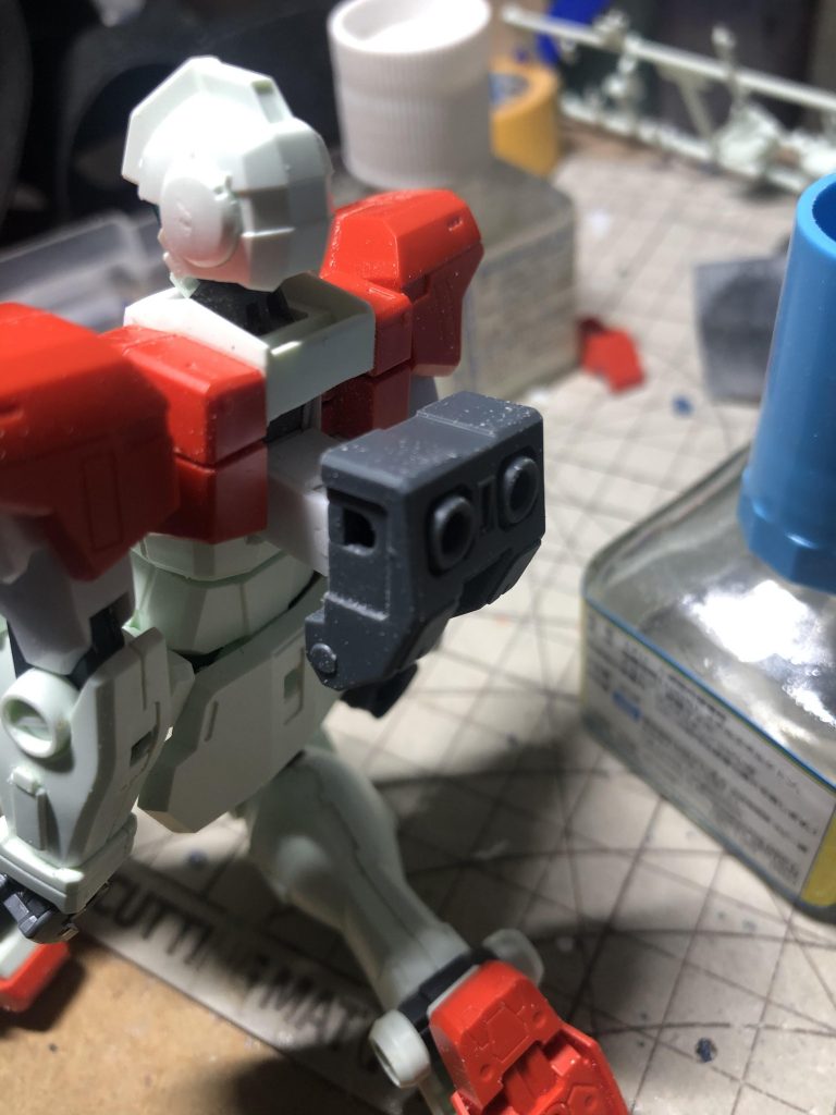 コクピットブロックとランドセルが繋がっています。でも大気圏内ではこんな分離できなさそう。