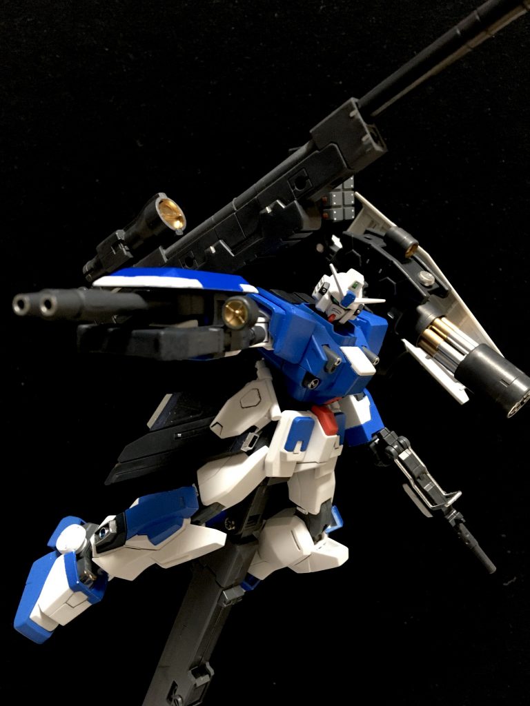 腰のサイドアーマーが何故か行方不明になったので、接続基部が同一であったフリーダムのものを流用。で、どうせなら色々武装を追加してみようと思ったのが作成のきっかけ。