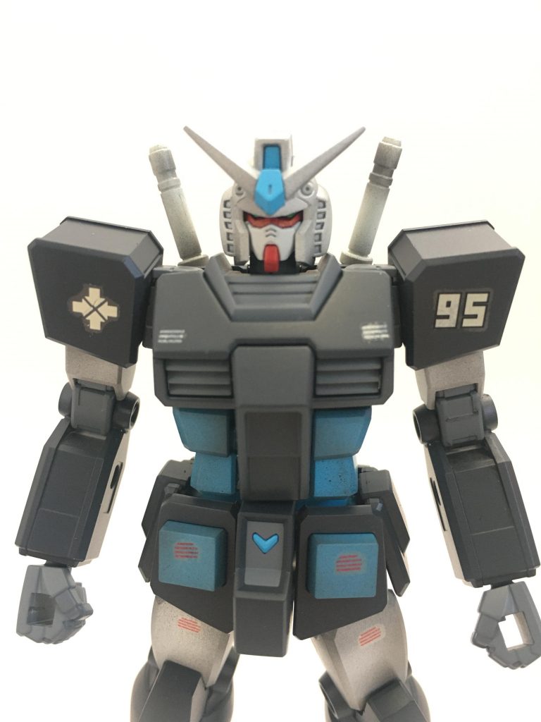 エントリーグレードガンダムの顔、ほんとイケメンですよね。HGUC21番のガンダム以来の正統派イケメンだと思います、個人的に。