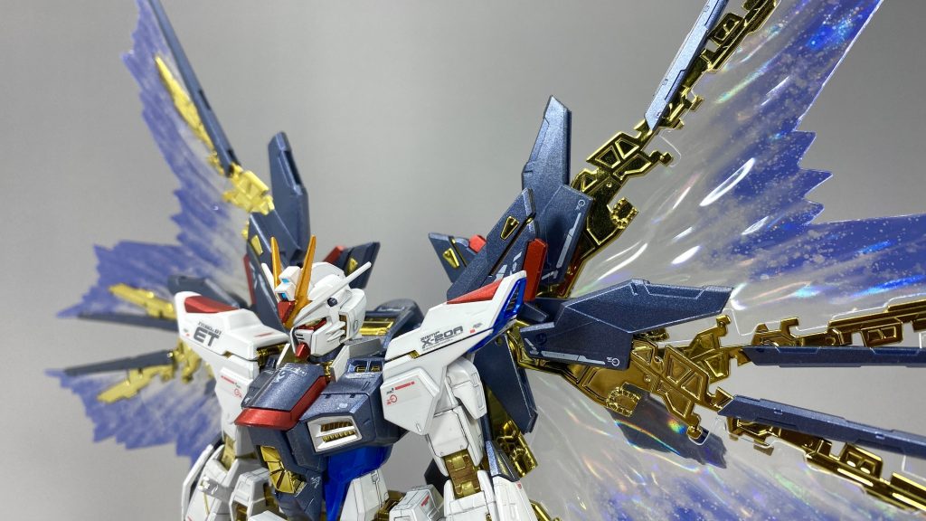 50%OFF! RGストライクフリーダムガンダム【チタニウムフィニッシュ】＆光の翼セット