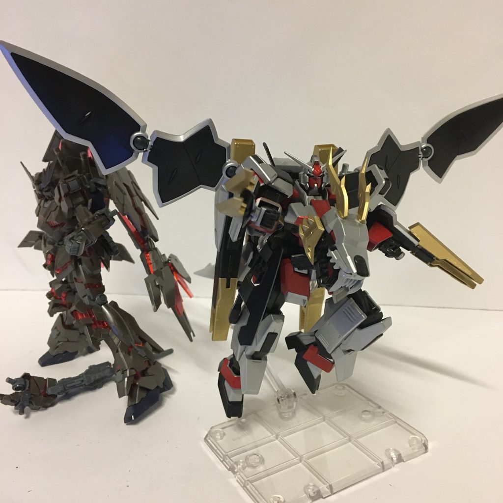 全体の重量が重く、ポージングが大変ですが今回もボリュームたっぷりの仕上がりです。この写真でのドラゴンクローも元キットを加工してクローぽく作ってよかったと思いました✨