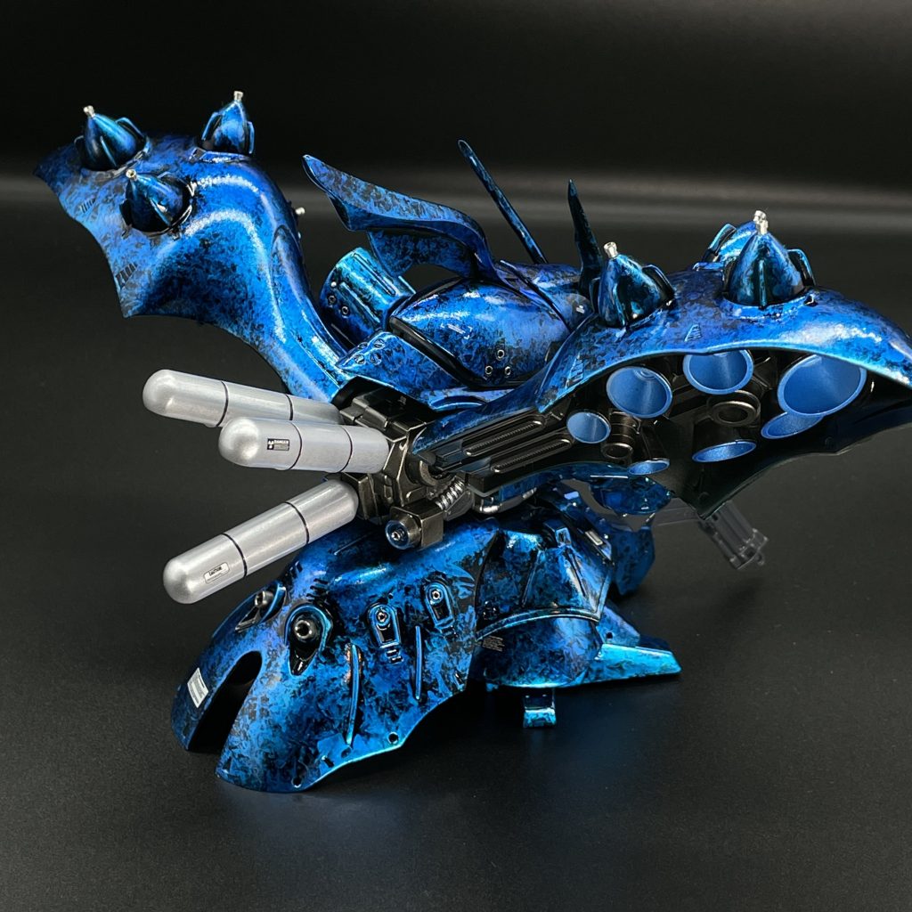 バックショット。バーニア内部も青黒系で統一。内部はGXメタルブルー、フレームはライトガンメタルで塗り分けました。