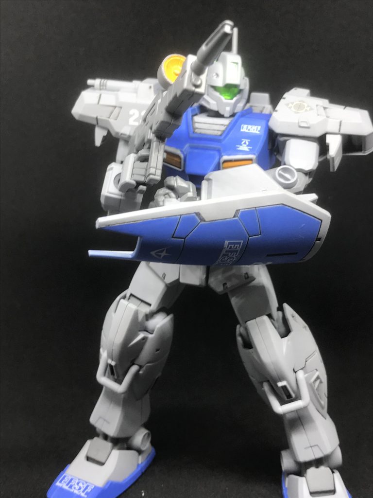 このくらいシンプルなほうが、ジムらしいかなと。
こんなかっこいい機体なんだから一般販売してくれればいいのに。