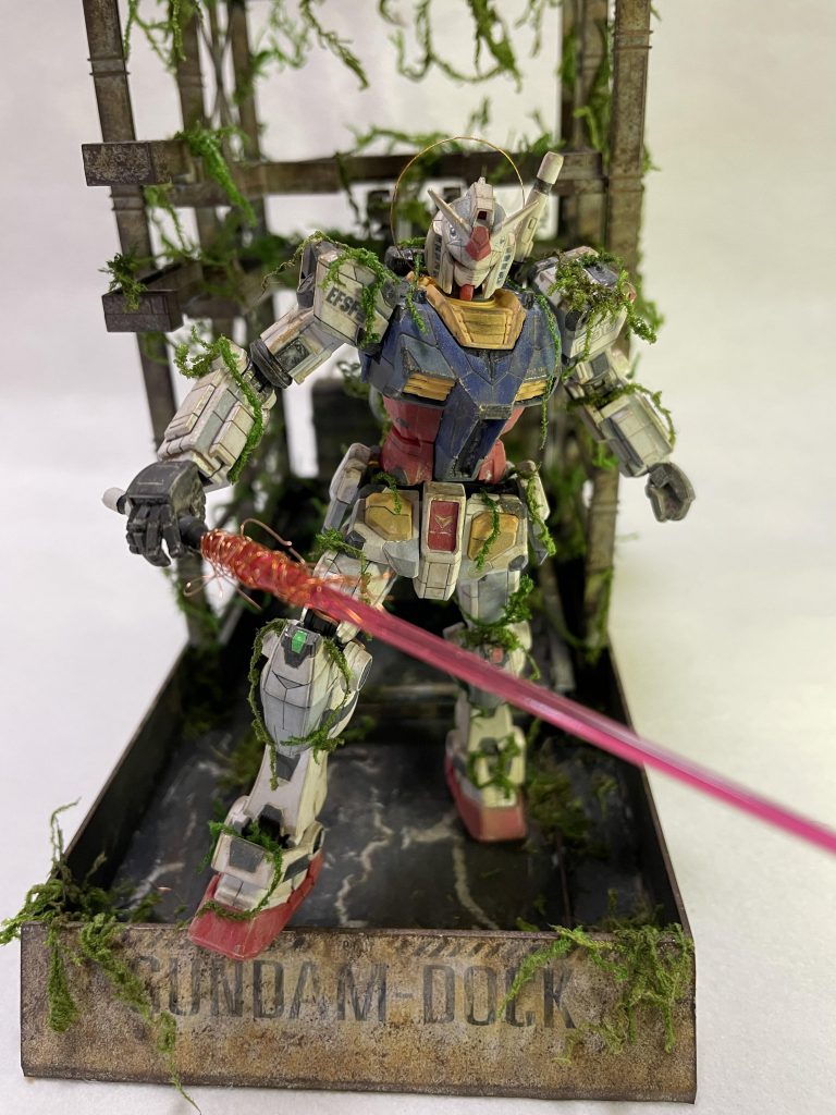 【妄想設定5】人の欲望は太陽系を超えて銀河をも喰らい尽くそうとしている。人の本質である魂は共存共栄を求め、より高次なる発展を求めているというが、本当なのか？ただのエゴが行き着いた結果ではないか？魂があって神が見つからないのはなぜか？アロンツォのニュータイプ能力が銀河の声を拾う。心の光、魂の幸福など幻想。生命は他を食らい尽くすように作らた。神は生命の共食いを酒のツマミとしているのだ。ならば生命としての使命を果たせ。人は人と争うのだ。アロンツォは「ソーレ・ノッテ党」を設立。人の使命とは平等幸福であるというスローガンを掲げて戦闘コロニー「サトゥルヌス」を開発。14億人もの同志を従えて地球圏へと侵攻を開始した。人類にとって100年ぶりの戦争がはじまりである。 