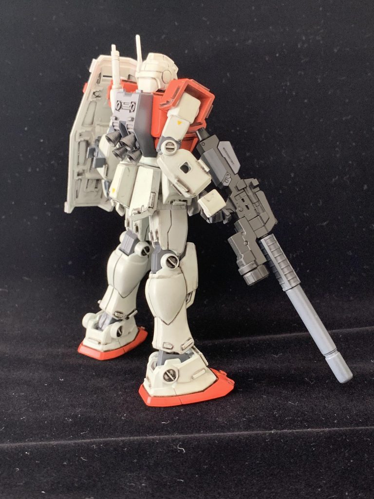 墨入れにはリアルタッチマーカーのニュートラルグレー3番を使用、ベースカラーを塗り終わった後、つや消しトップコートを吹いてその上からリアルタッチマーカーで全体を汚して、ささっと拭き取る感じでやってます。