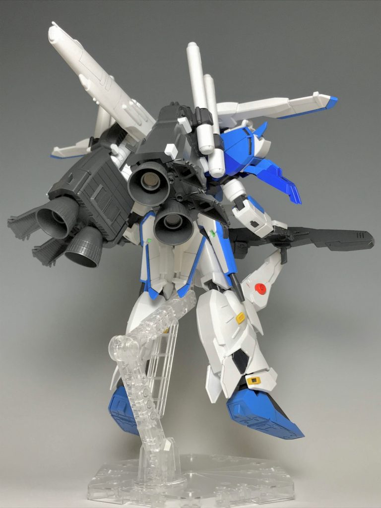 リアビューです。古いキットながら、バックパックの造形は大したもんです。