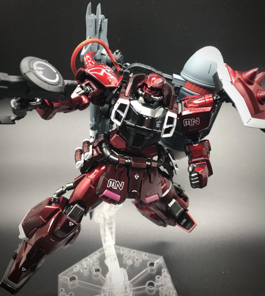 黒サフ→シルバー→クリア塗装の流れでやっています。微妙にシルバーの塗りが甘くて下地の黒が出てるところがありますが、中々難しい。やはりやらないと中々わからないものですね。しかし、このテカテカ感は癖になりそうです（笑）