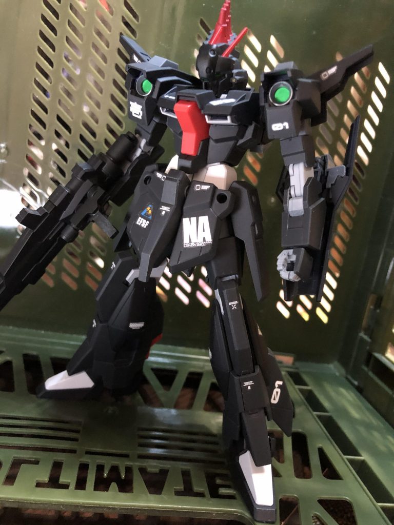 アスナ.ウィザード中尉♀20歳機動9課マサキ.ハヤト少佐直属の部下でありパートナー。グリプス戦役の末期、ティターンズの崩壊によりムラサメ研究所から保護された強化人間。同じムラサメ研究所出身のマサキ.ハヤト少佐によりロンドベル治安維持遊撃部隊に迎えられ、特殊戦略作戦室機動9課でマサキ.ハヤト少佐のサポートを担当している。