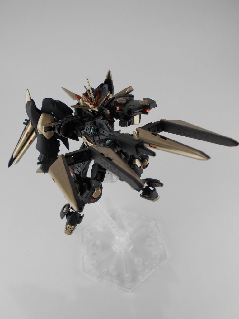 「アディフォ」・「アステロス」フルチャージモード。お互いのハードポイントで接続し、収束とワイドレンジを高出力で撃ち分けることが可能です。