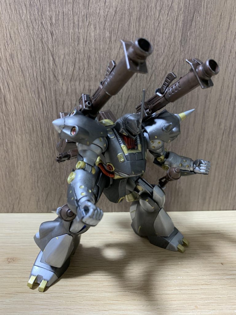 このモビルスーツ、ほんと凄くカッコいいデザインですよねー。