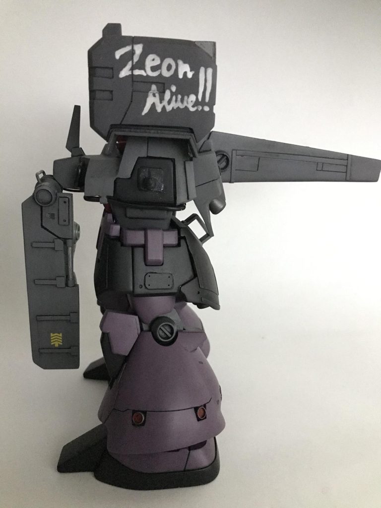 増加装甲は胸部をいじらず、上から形に合わせて被すようにプラ板貼っています 前面はハンドクリームを塗り、エポパテを押し付けて曲面出ししてます 背面装甲はランドセルで固定してます 前面、背面共にテープや磁石で固定はしていません 後ろのスラスターは可動します 次回は予定を変更して0083から プラモ化されてないあの機体を作ろっかなぁと試作中です 無理なら違うマニアックなもの作る可能性大です*\(^o^)/*リック・ドムシュトゥッツァーをまだ見てない方はそちらも見てくださ〜い*\(^o^)/*