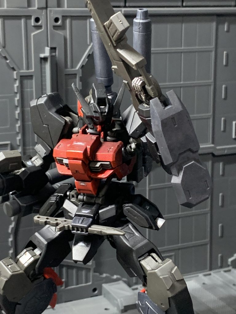 ショートシールド。獅電のものです。接近戦時には打突武器として使用。
