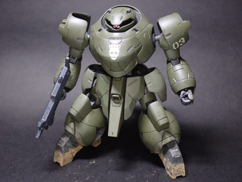 全身にスポンジチッピングしましたが、写真だとよくわかりませんね。逆に足の泥汚れはやり過ぎました。