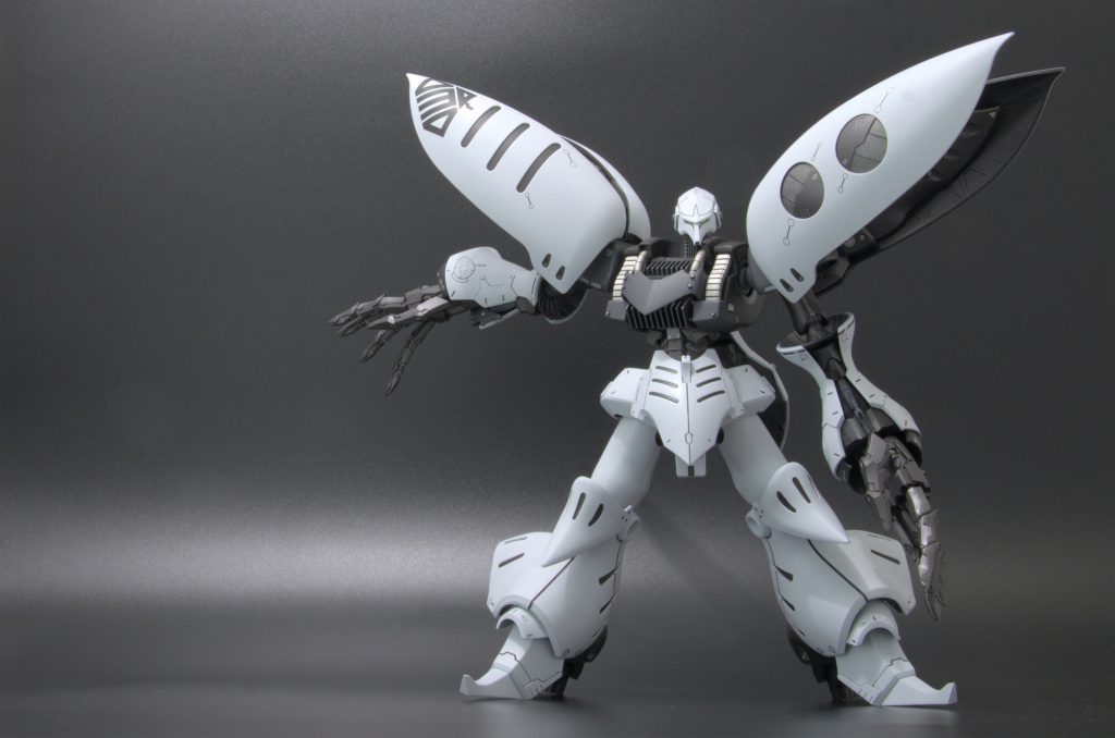 肘関節が元のキットのままで外れやすいのが難点。