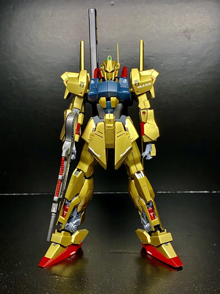 スカートアーマー、腕を2ミリ延長して大型化、胸を両脇1ミリずつ広げてマッシブにしています。爪先も延長しております。