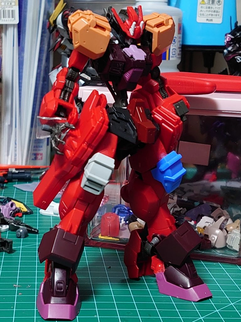 ゴツくしたいというコンセプトは決まってたので、わりとスムーズに形は作れてました