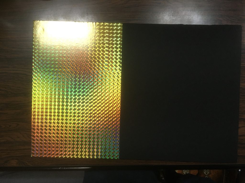 世代の人間がワクワクするシールを水槽の背面に付けて…