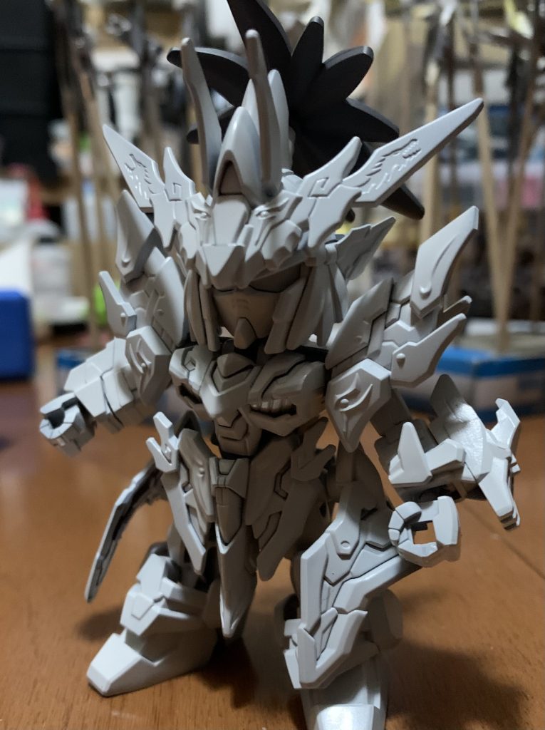 メカサフヘビーで色を均一化してから、ニュートラルグレーⅠで大まかに全部塗装してます。ここからマスキングしながら塗装すれば楽だと思います。