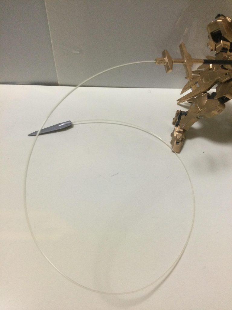 槍はヒートワイヤーみたいなイメージで対象に刺さって電流を流すことが可能