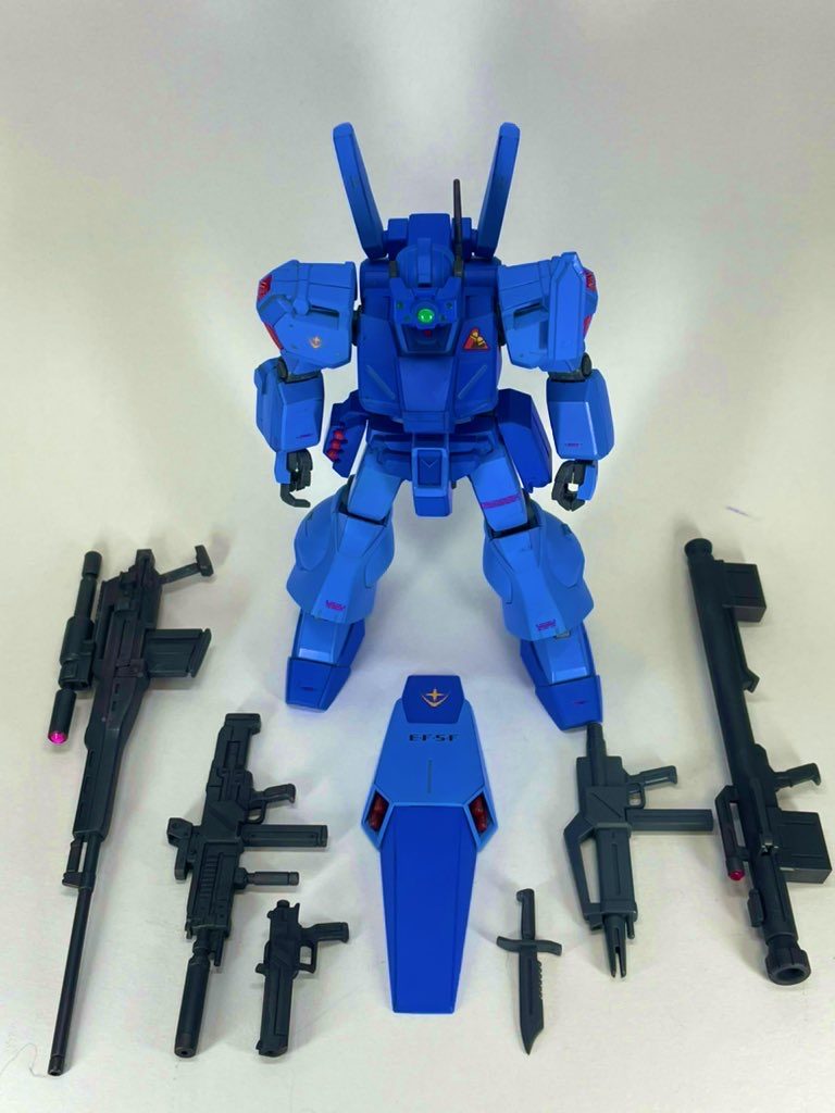 武器と並べて撮るのはカッコいいと思う。いい色味が出せたんじゃないかな?個人的にカッコよくできました。満足!!