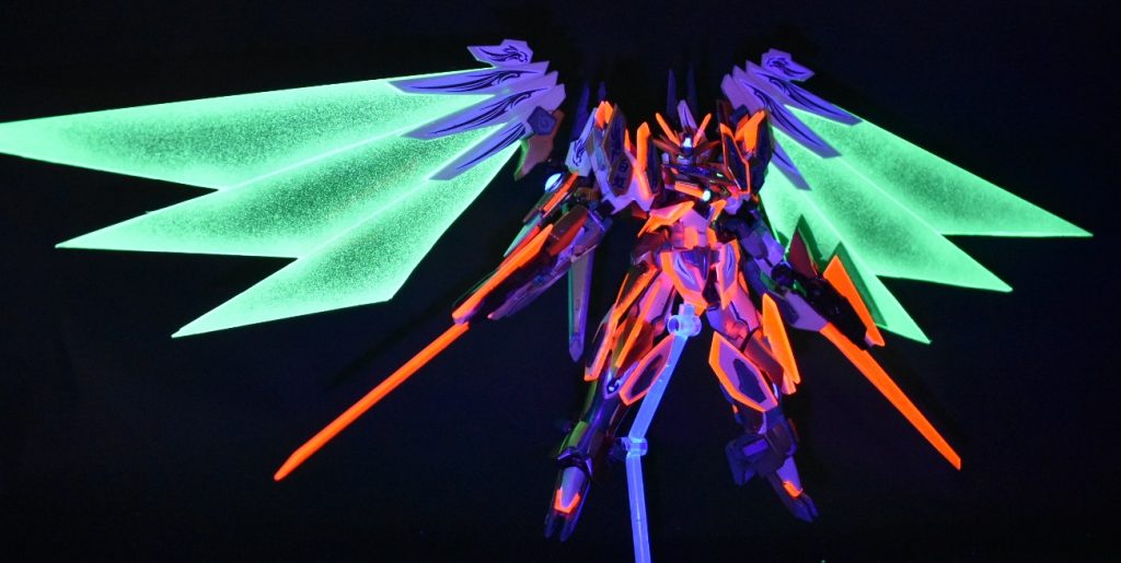 HG リボーンズガンダム　改造　蛍光塗料で遊ぼう