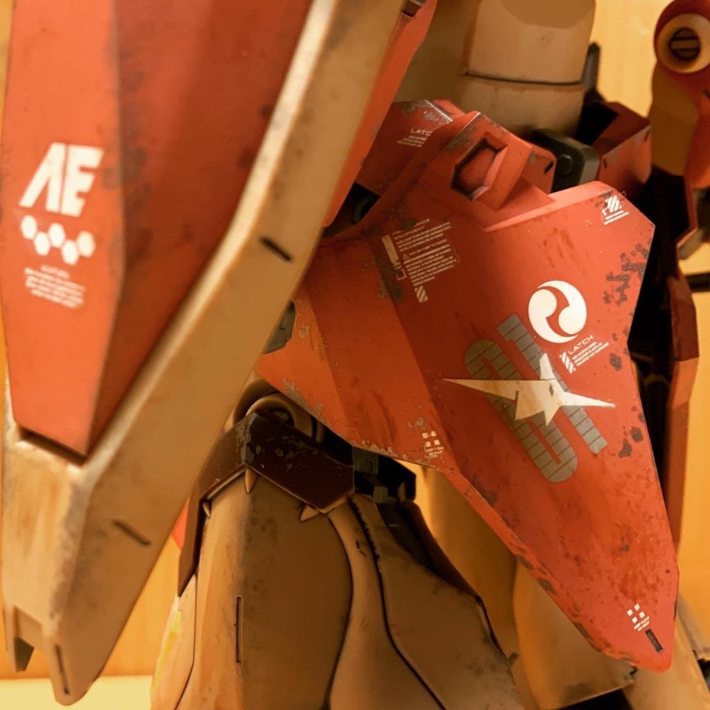 お尻と前掛けにはどなたかのパーソナルマークを切ったり逆さにしたりでなんかそんな風にしてみました。