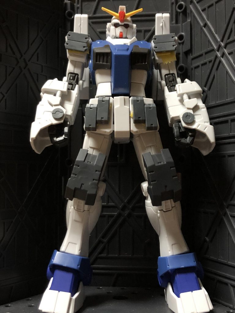 塗装前の状態この時は直付けのつもりだったからガントレット逆ですね。あ、頭はBD3のやつです