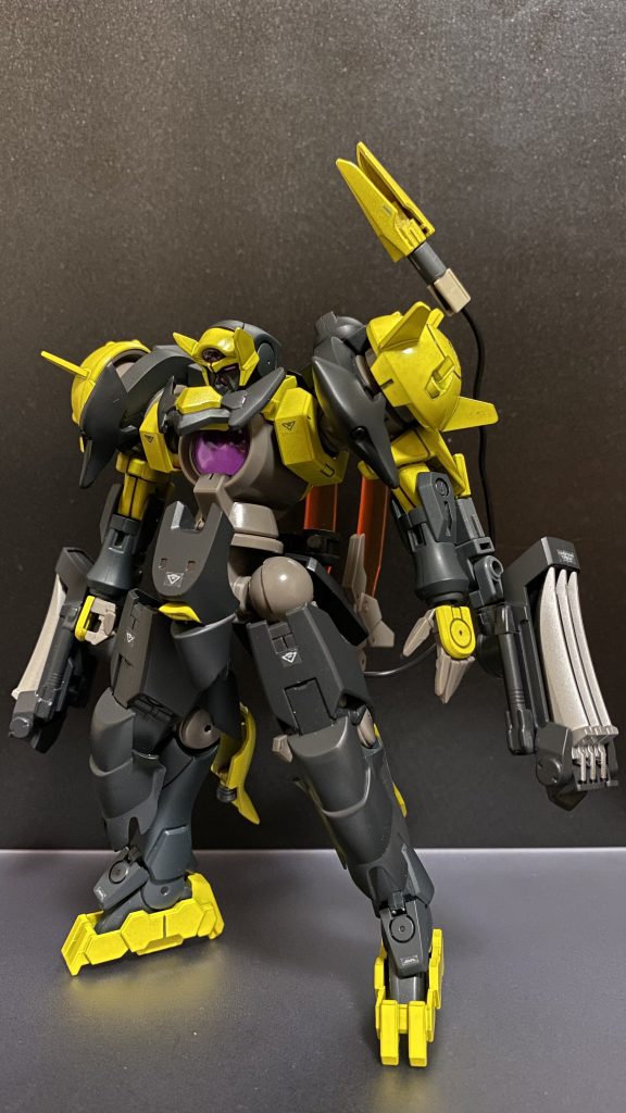 何故か、急にGBNをやりたいと言い出した姉の無茶振りに対し、組み上げたストームジンクス。複数のジンクスのキットを使用したミキシングの為、使用しなかったパーツも多い。それらを使用し新たに組み上げられた、もう一機のジンクス。(オリジナルストーリー設定)