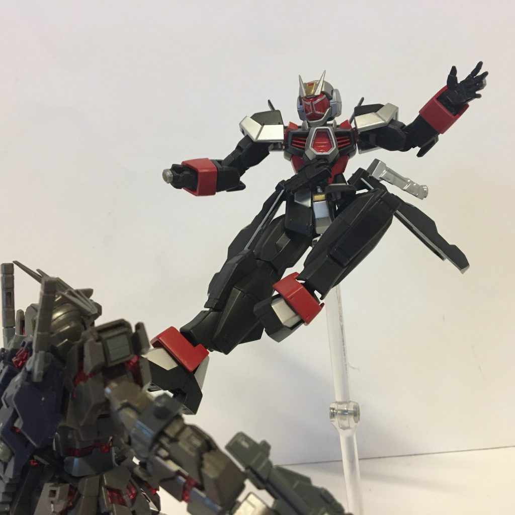 腰のローブはシールドを2枚加工してサイドアーマーに接着しました。可動域も問題なく足回りもグリグリ動かせます👍