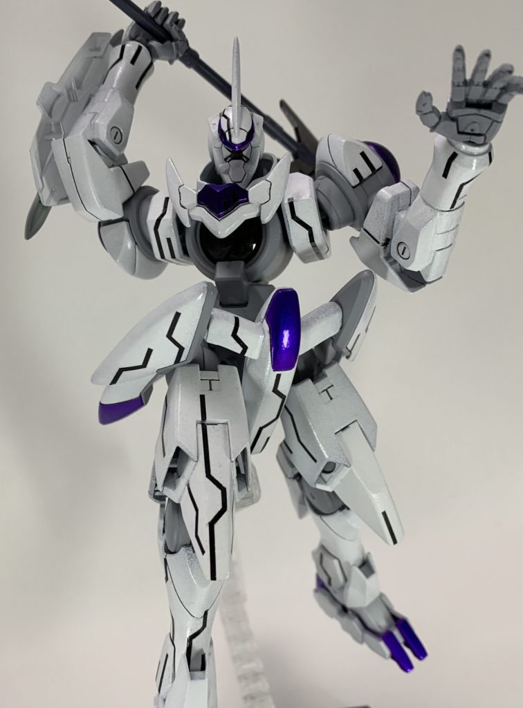 カラーリングはかなり悩みました。個人的に回路パターンと機体色の組み合わせはどんな色でもかっこよくなりそうで…しかし友人に『白黒かっこいいじゃん』と言われてじゃあ白黒で！ってなりました。機会があれば違う配色の塗装もしてみたいです。マスキングは切ないけど笑   