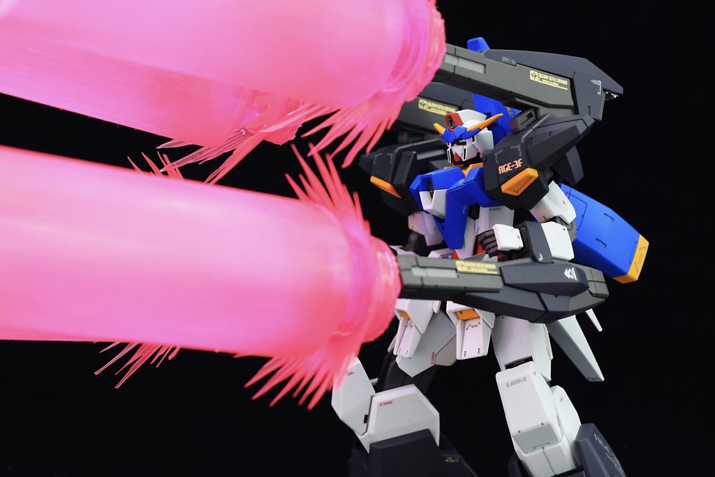 フォートレス・フォアブラスター!!早速発射体勢ですわアニメだと地面えぐってえらい火力を誇る収束砲でしたね