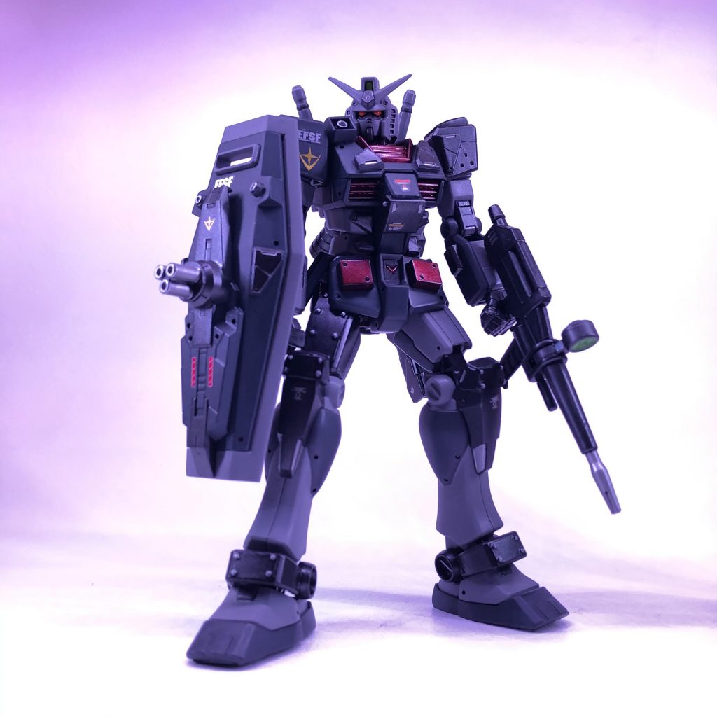 前面から、シールドにガトリング砲

肩にバルカン砲