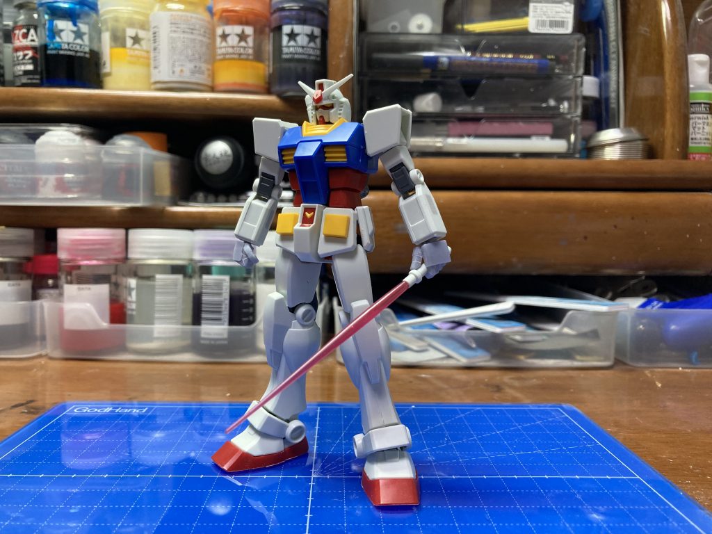 塗装前ガンダム立像って確かこんな感じだった