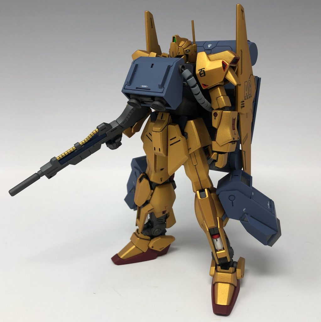 お待たせしました。HGUC汎用に作ったバリュートパックを装備した百式さんです。背中と脚部のユニットはネオジム磁石で接続されています。胸部はフック状のアタッチメントを介して接続されています。胸部と脚部のユニットは若干角度が変えられるようになってます。デザインはMG版を再現したものですが、MSへの接続は独自の方法に変更しています。