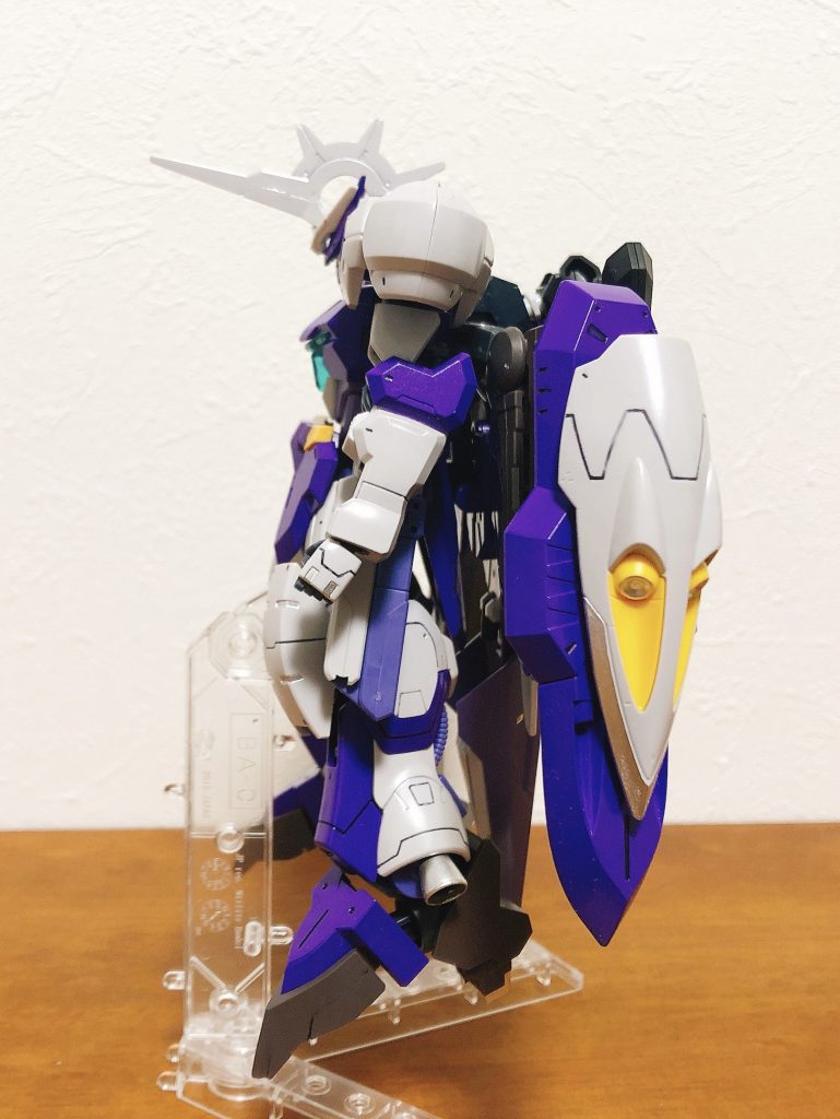 ツノはユニコーンみたいになってます。バックパックのシールドも少し改造しています。 