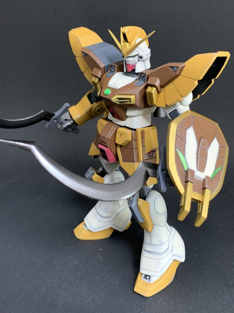 ヒートショーテルの刀身は先まで鋭利に尖らせて、スターブライトアイアンでギラッとした刃物感を出して見ました。シールドの塗り分けはほとんど筆塗りなので大変でした。 