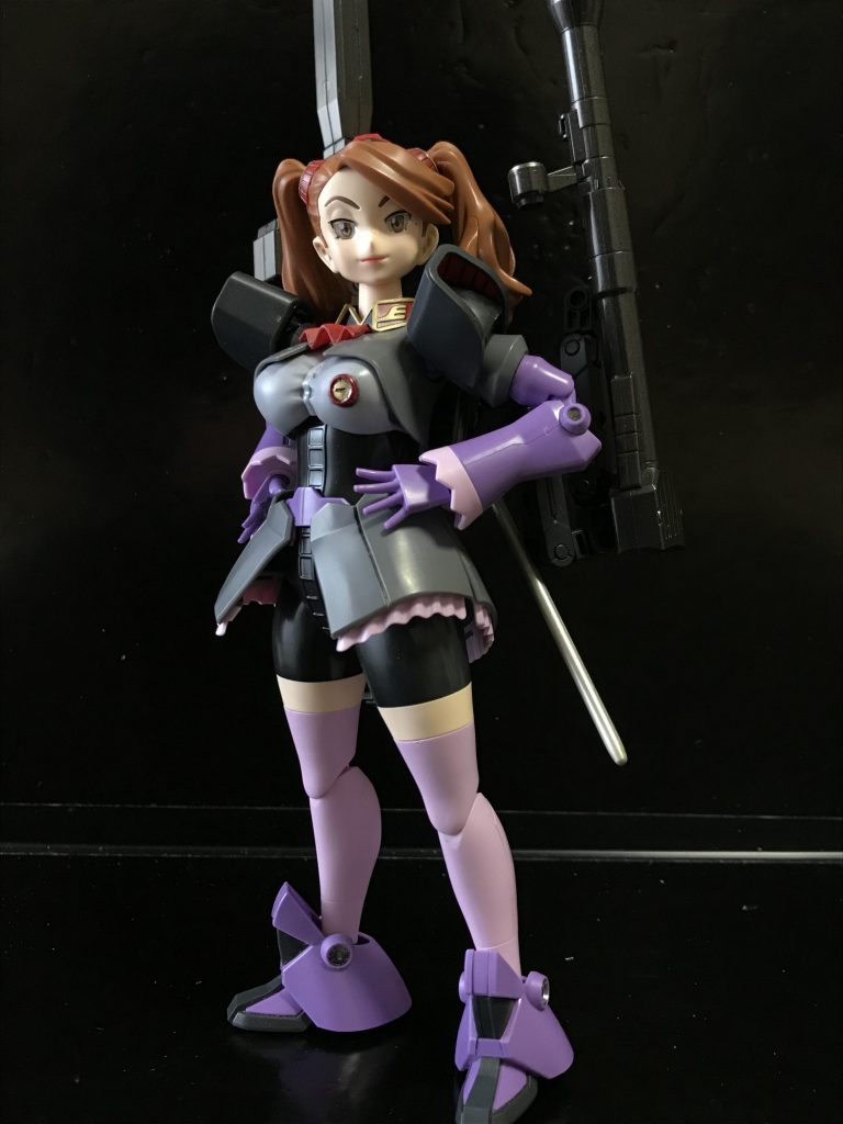 重たい武装を背負ってもちゃんと自立できます。素晴らしい!